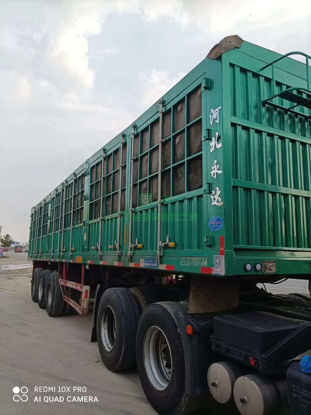 出售一臺剛到家七個月解放悍V400馬力牽引車車況精品全車三包輪胎