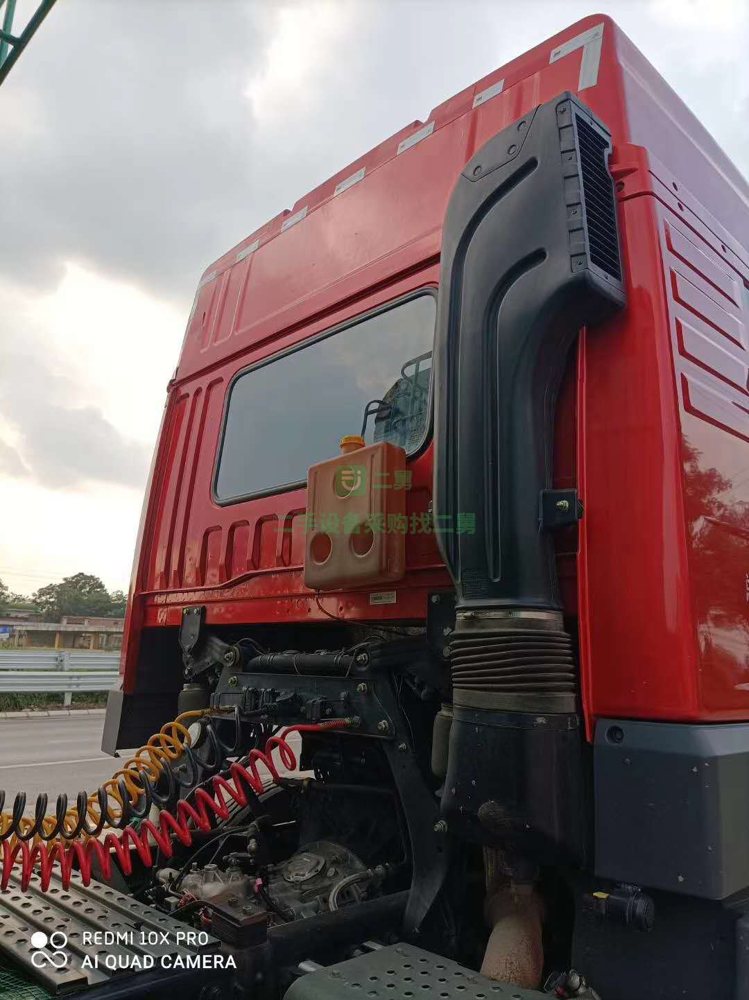 出售一臺剛到家七個月解放悍V400馬力牽引車車況精品全車三包輪胎