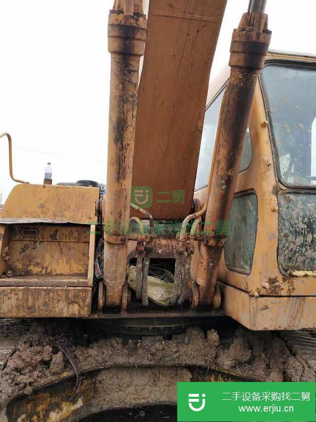 重慶低價出售二手的現代 R220LC-5 挖掘機