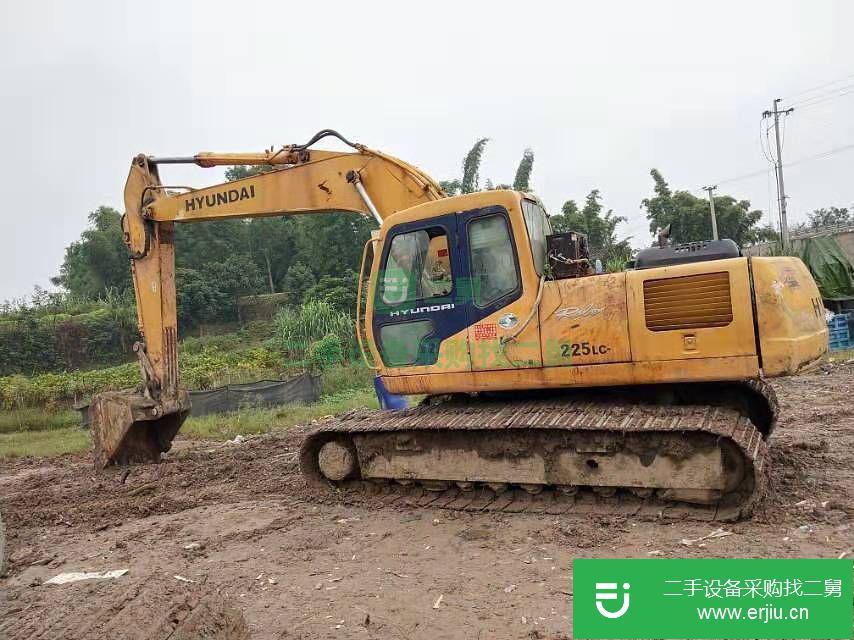 重慶低價出售二手的現代 R220LC-5 挖掘機