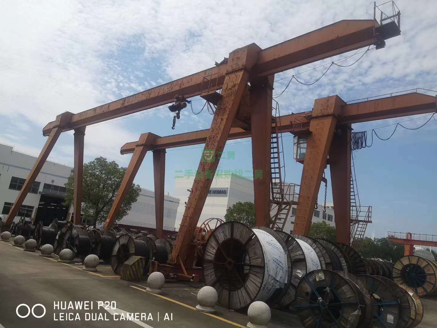 在位低價處理兩臺包箱式二手10噸龍門吊 5噸龍門吊