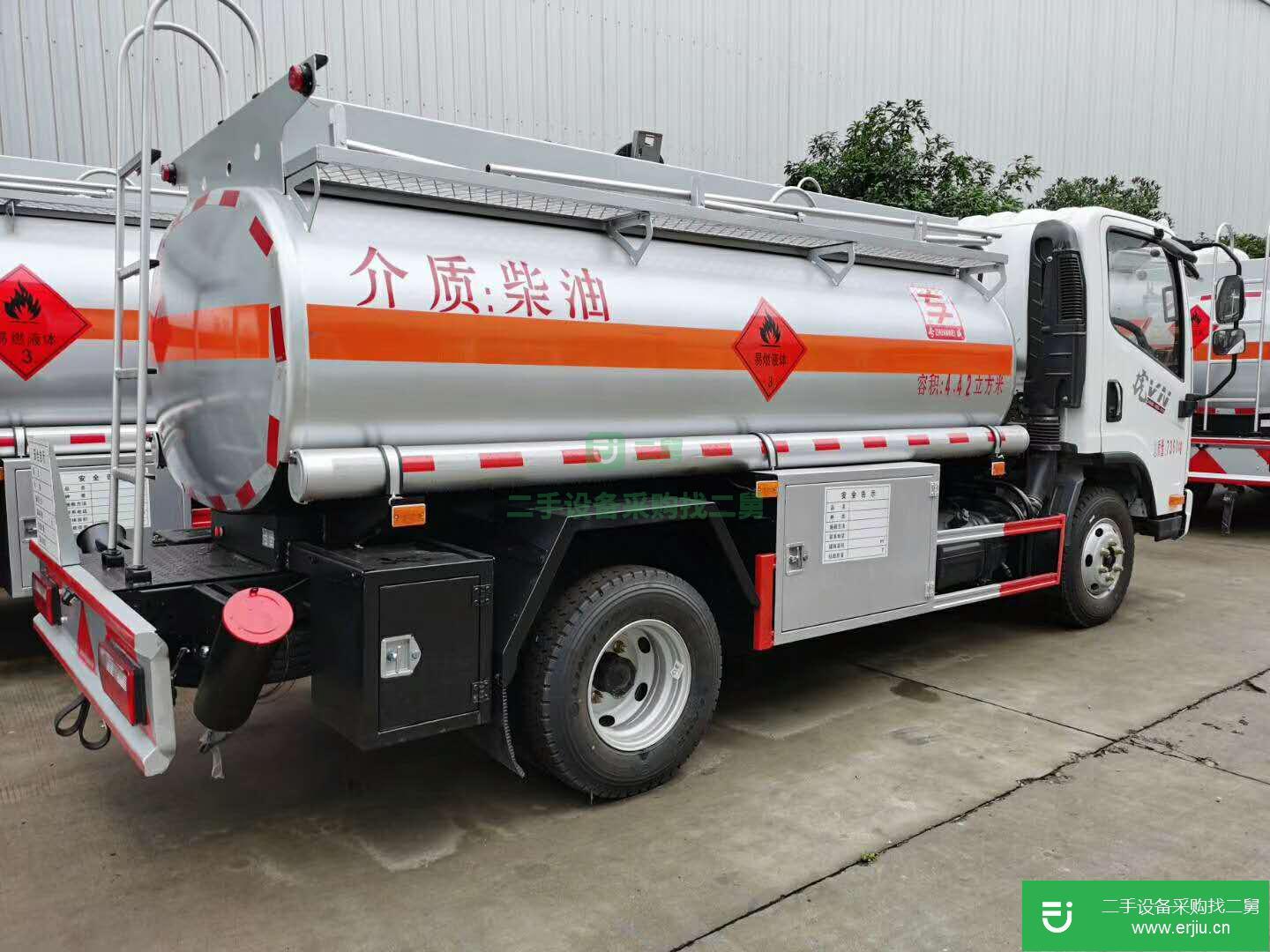 湖北出售二手青島解放110馬力油罐車