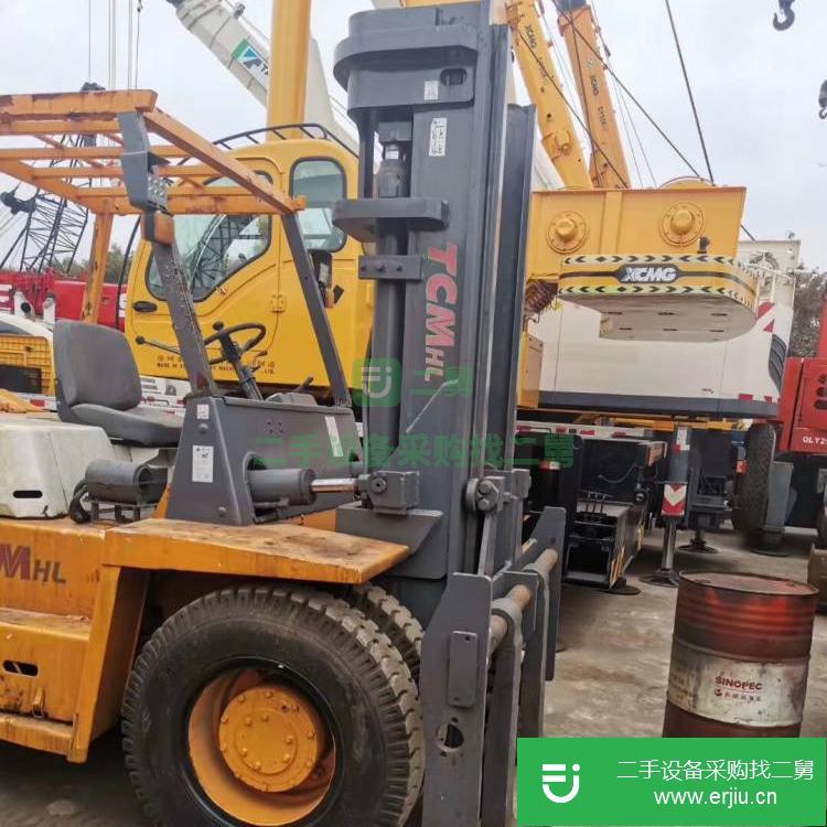 上海低價(jià)出售二手的長(zhǎng)富堆高叉車