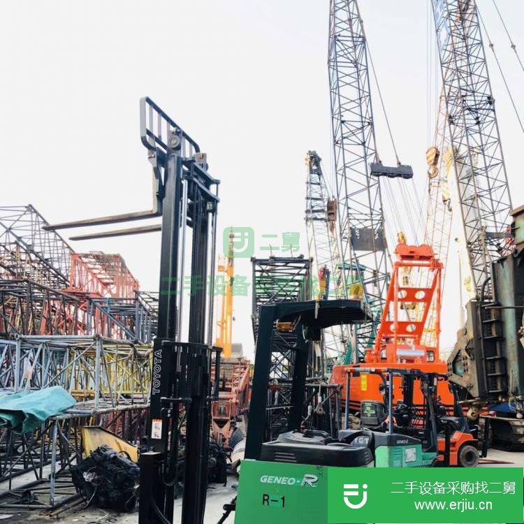 上海低價(jià)出售二手的長(zhǎng)富堆高叉車