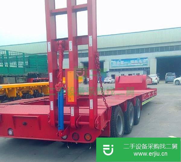 湖南出售液壓爬梯低平板運輸半掛車13米75