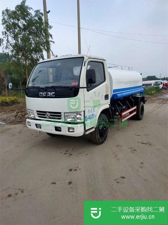 山東低價出售九成新的東風(fēng)環(huán)衛(wèi)灑水車