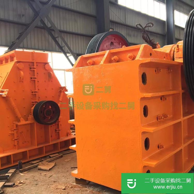 云南低價出售一臺二手德鑫破碎機(jī)，高速粉碎機(jī)