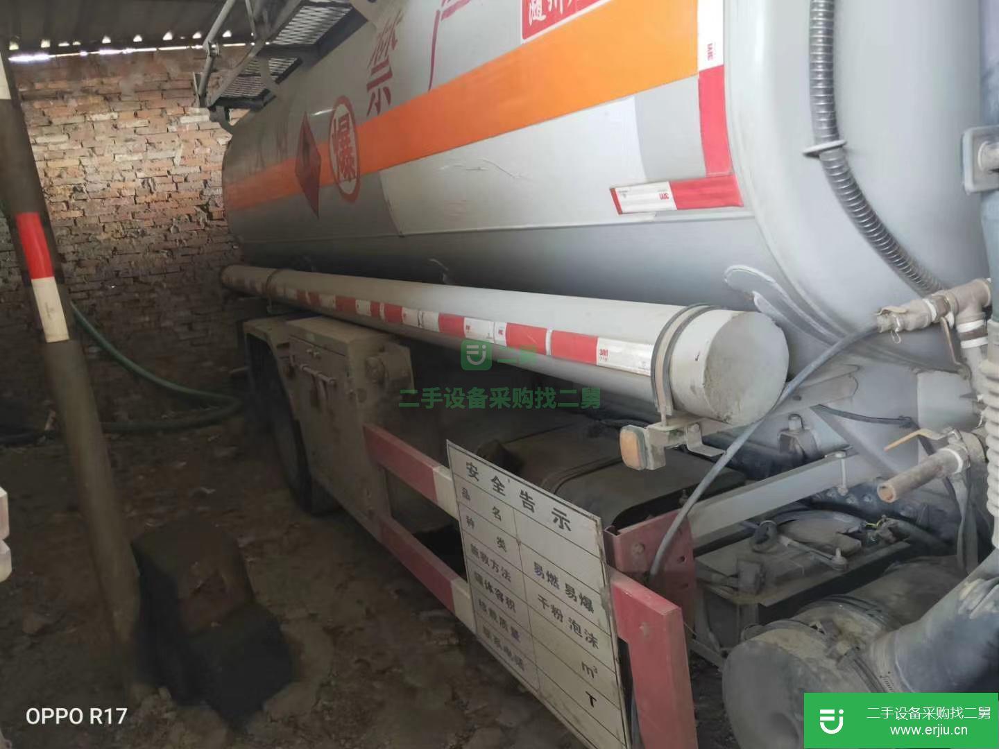 湖北出售二手東風多利卡102馬力油罐車