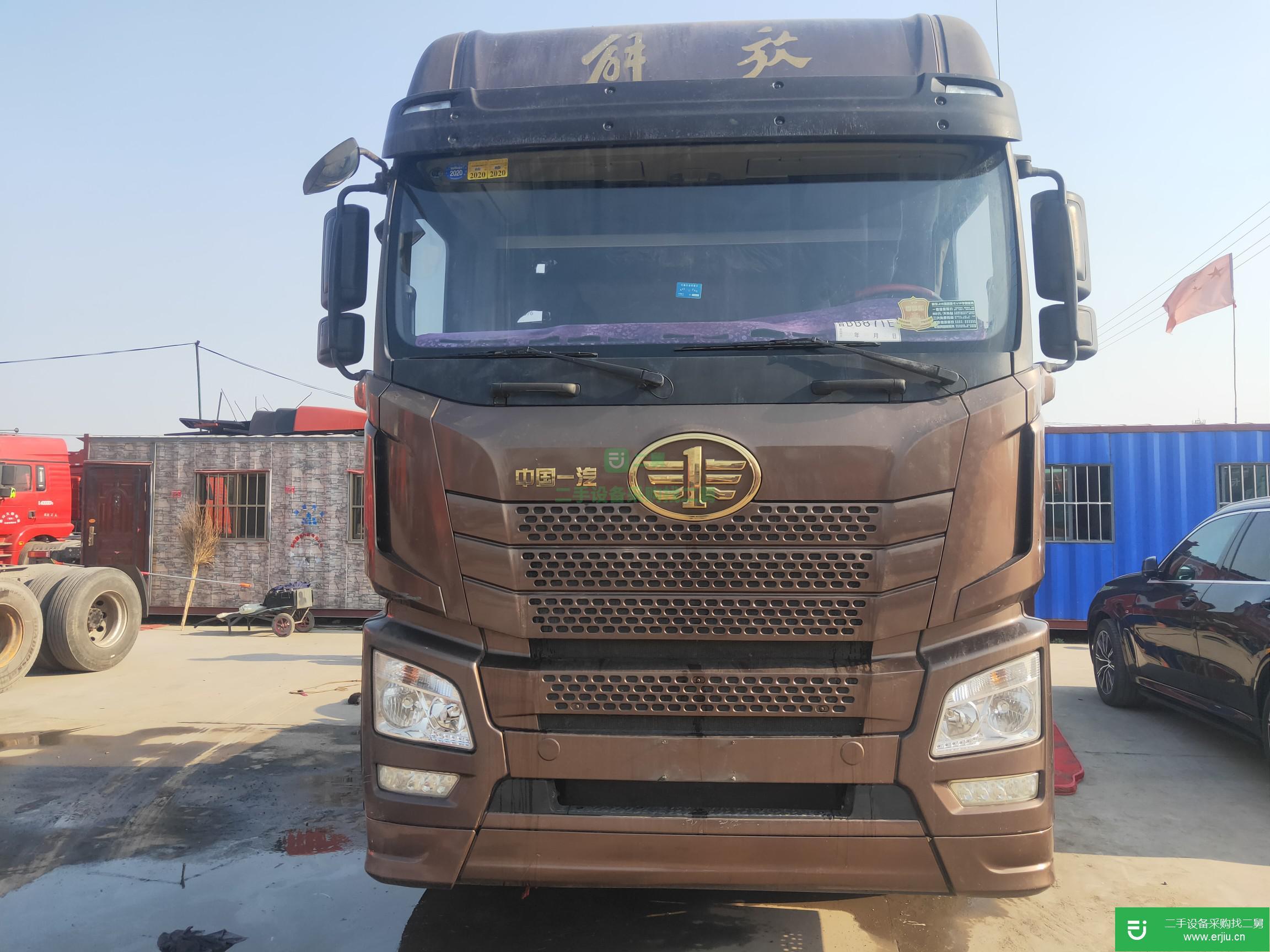 山東出售二手青島解放460馬力牽引車