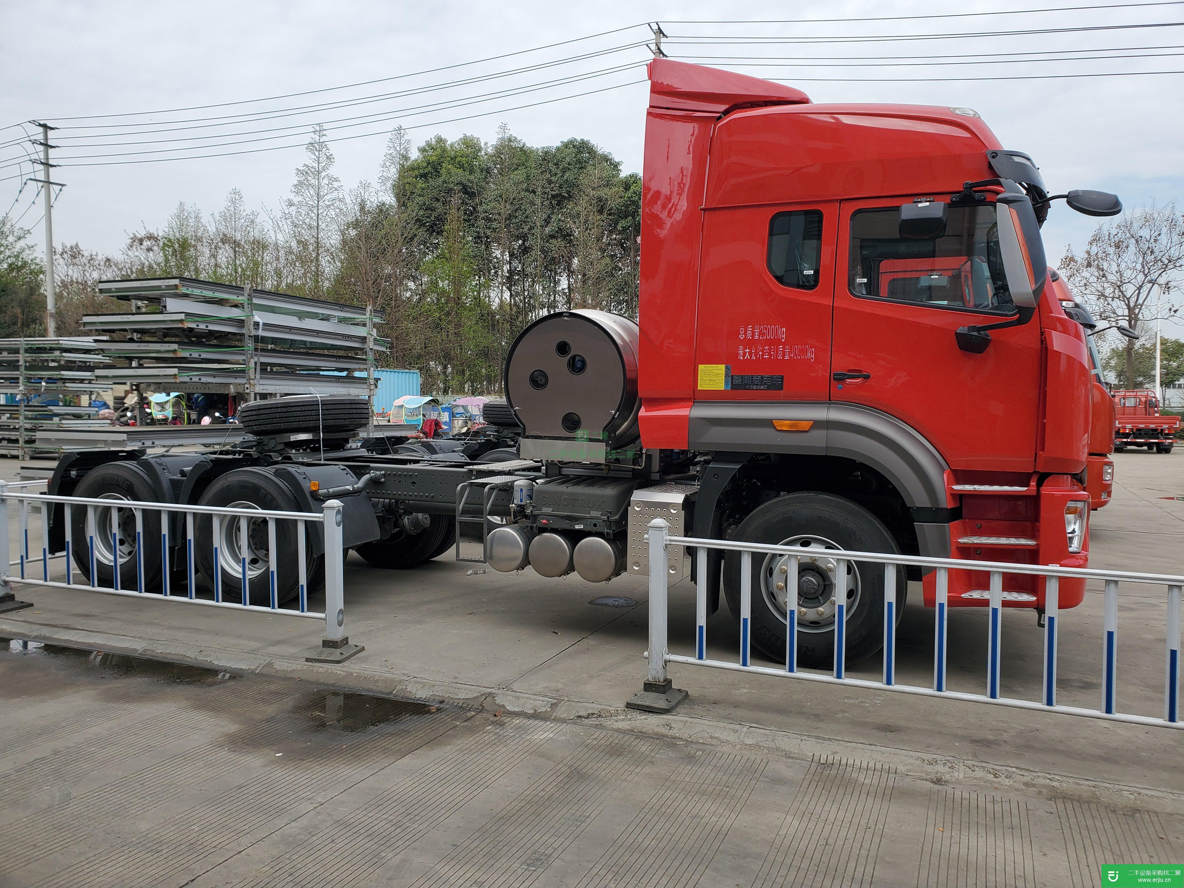 四川出售二手重汽豪瀚440馬力牽引車