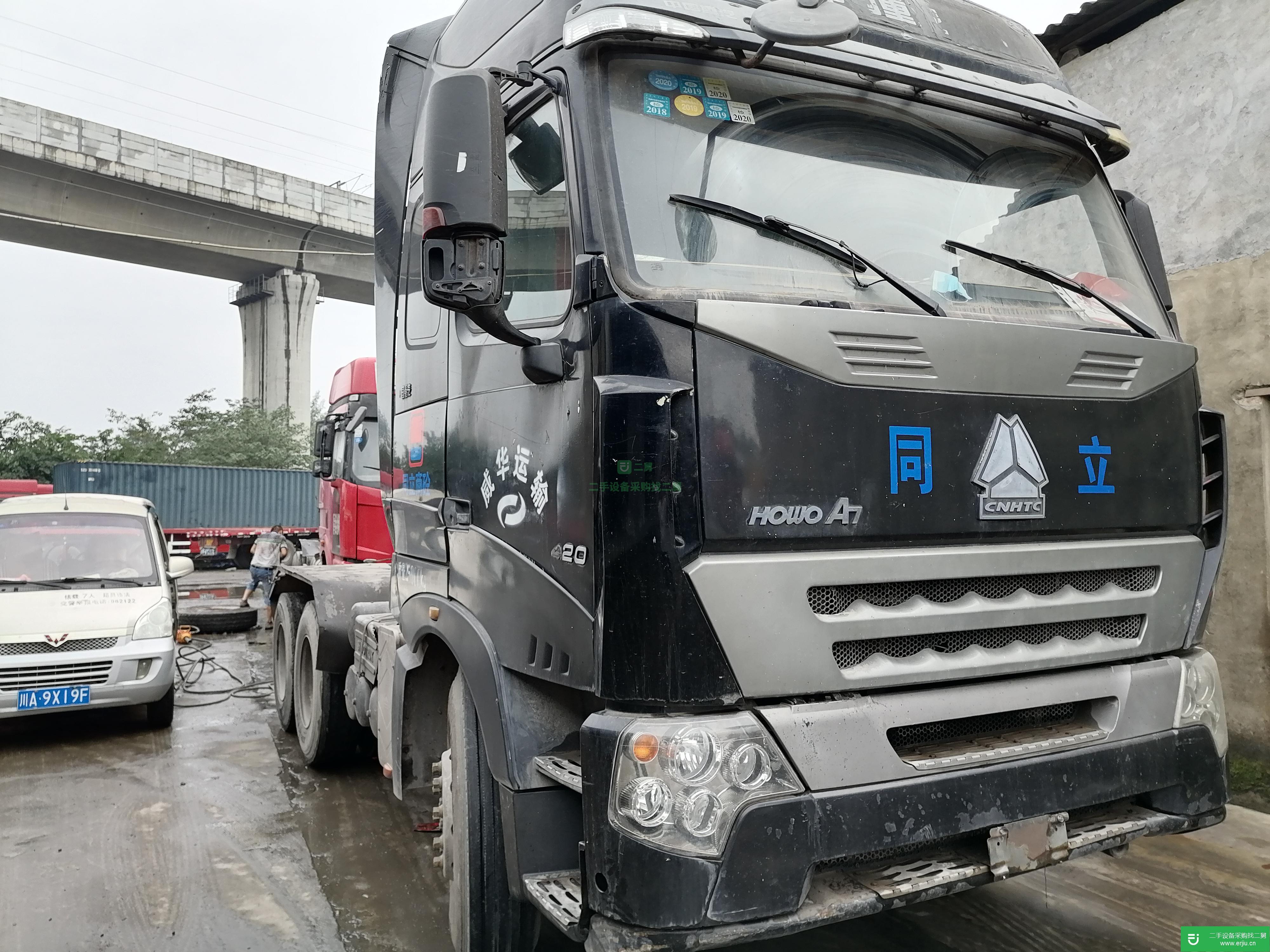四川出售二手重汽豪沃牽引車