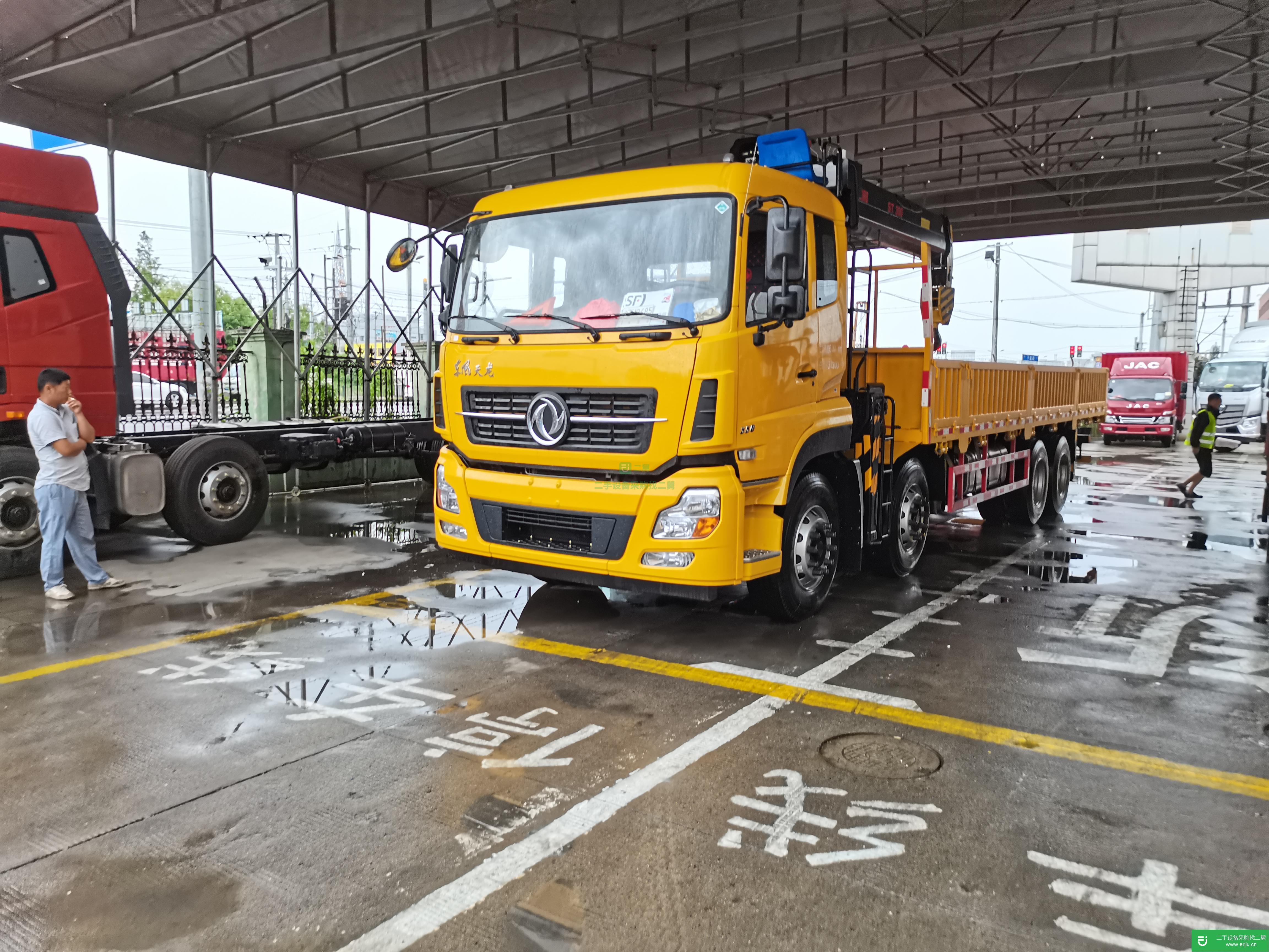 上海低價(jià)出售轉(zhuǎn)讓一臺(tái)吊車，315馬力