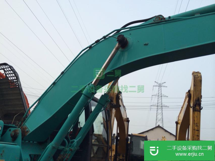 上海低價出售一臺神鋼200二手挖掘機