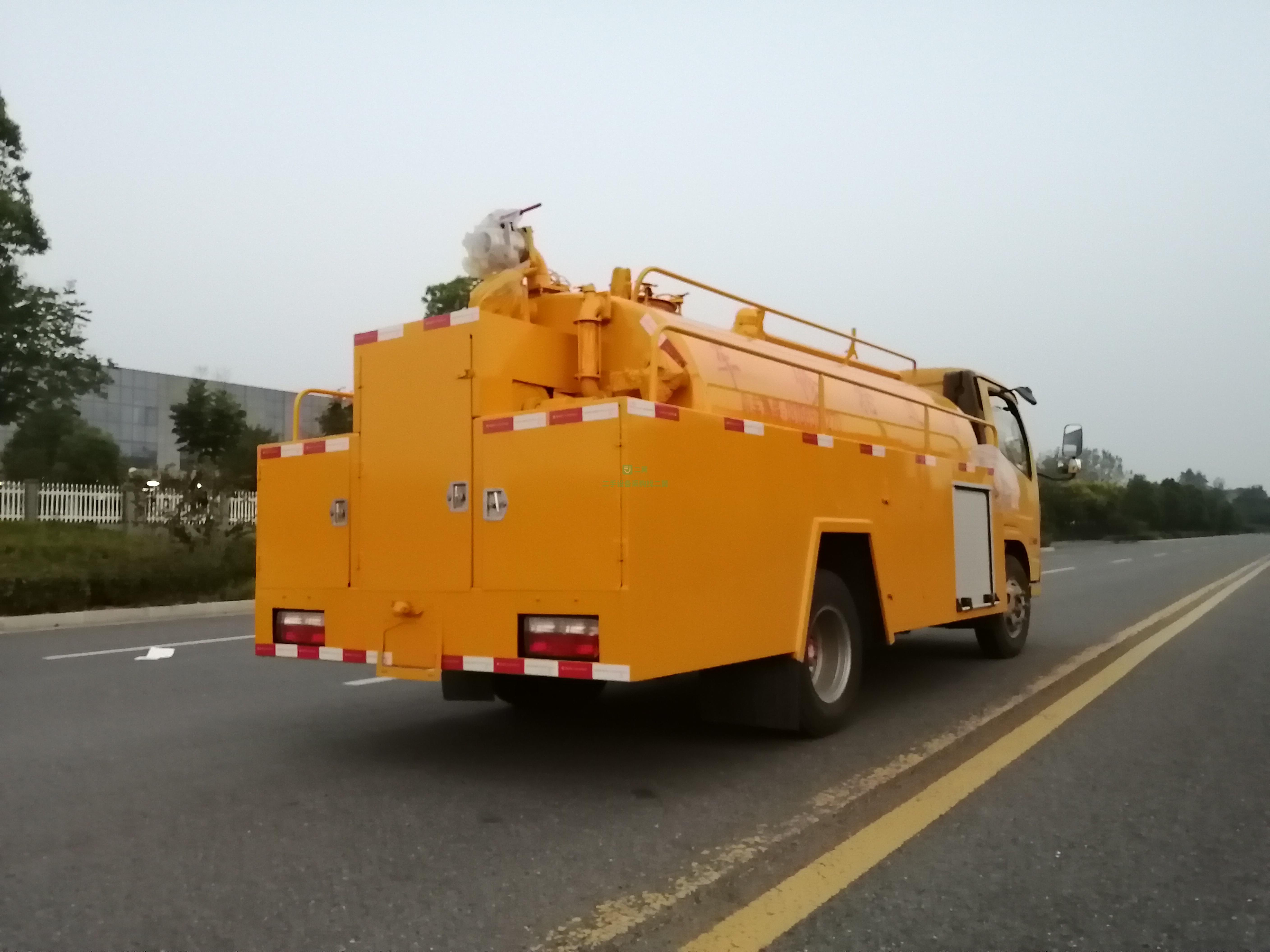 湖北出售藍牌東風5.5方清洗吸污車整車高度2.2米可進地下室