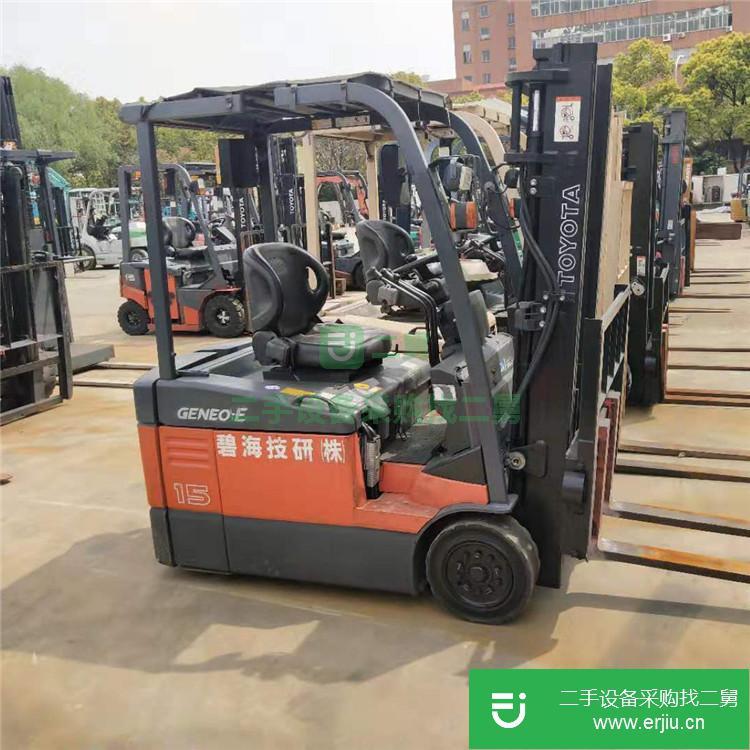 上海低價出售進(jìn)口豐田三支點(diǎn)二手平衡重蓄電池電瓶叉車