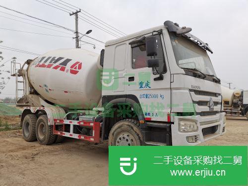 山東出售二手豪沃后八輪攪拌車