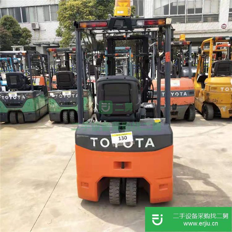 上海低價出售進(jìn)口豐田三支點(diǎn)二手平衡重蓄電池電瓶叉車