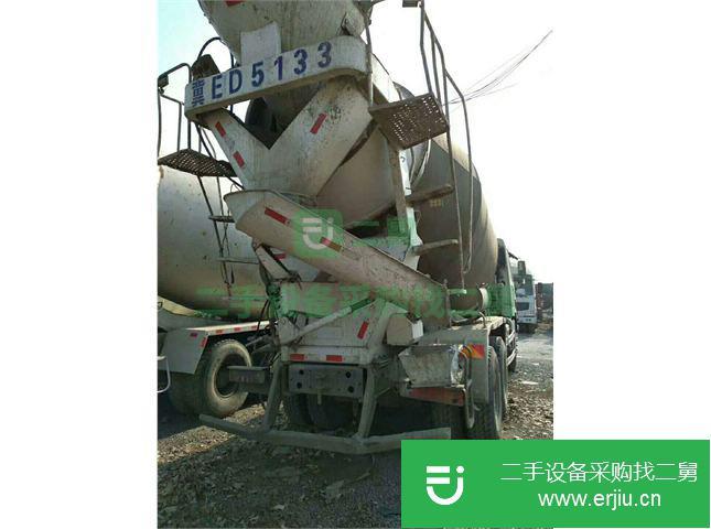 山東出售二手豪沃后八輪攪拌罐車