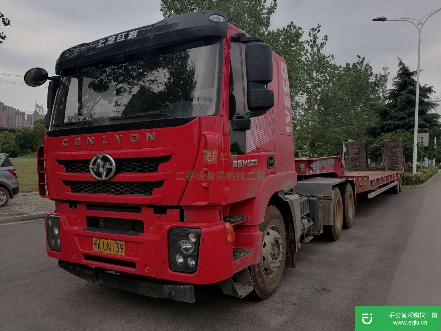 湖北出售二手上汽紅巖350馬力牽引車