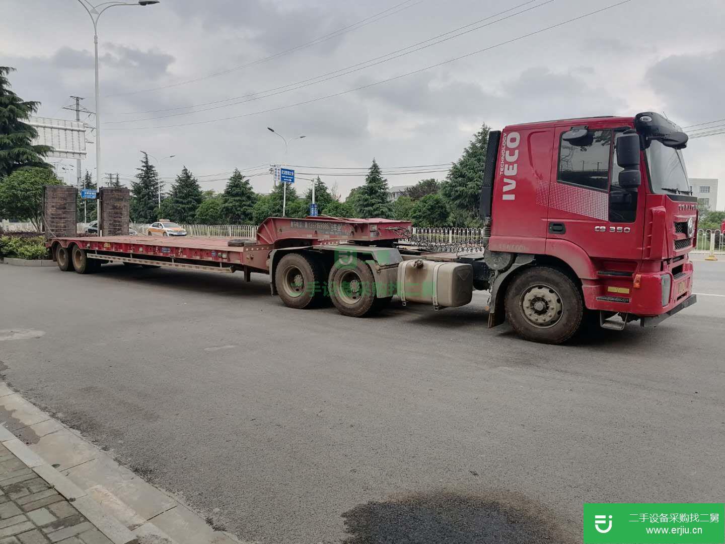 湖北出售二手上汽紅巖350馬力牽引車