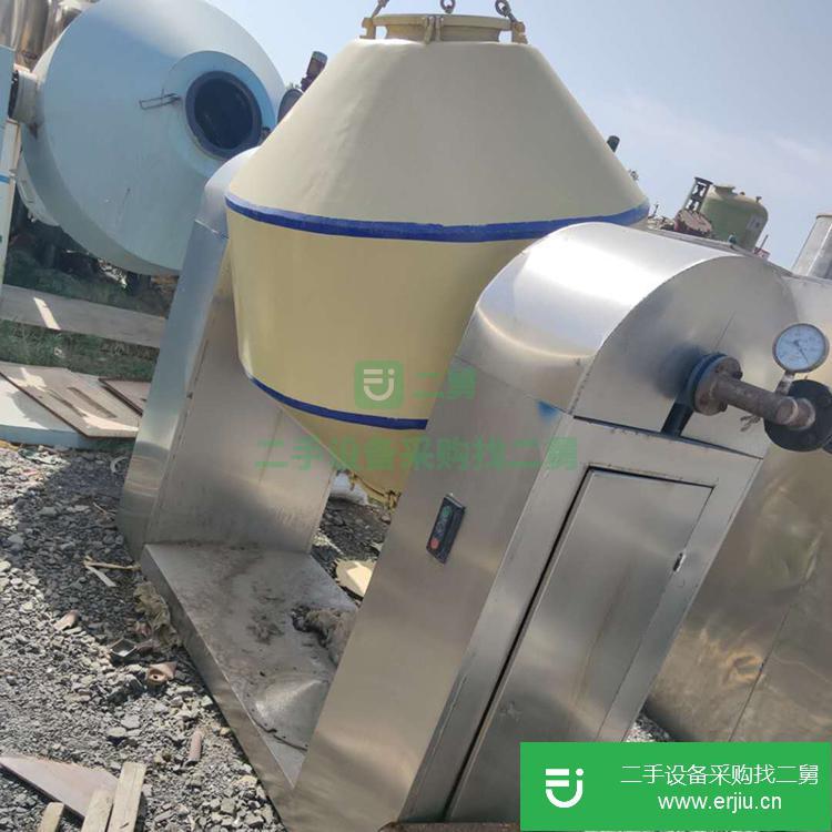 山東低價出售一臺2噸雙錐回轉真空干燥機