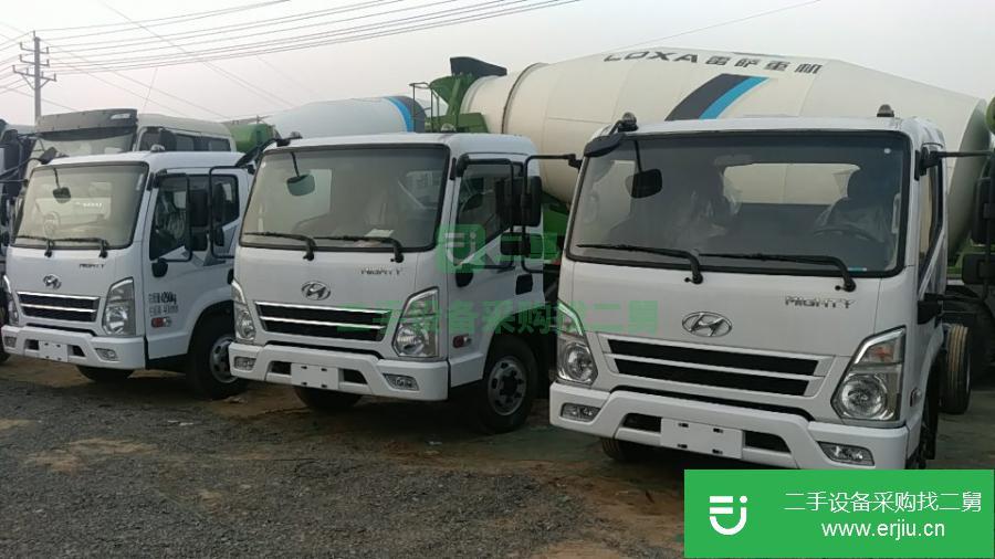 山東出售二手四川現(xiàn)代180馬力牽引車