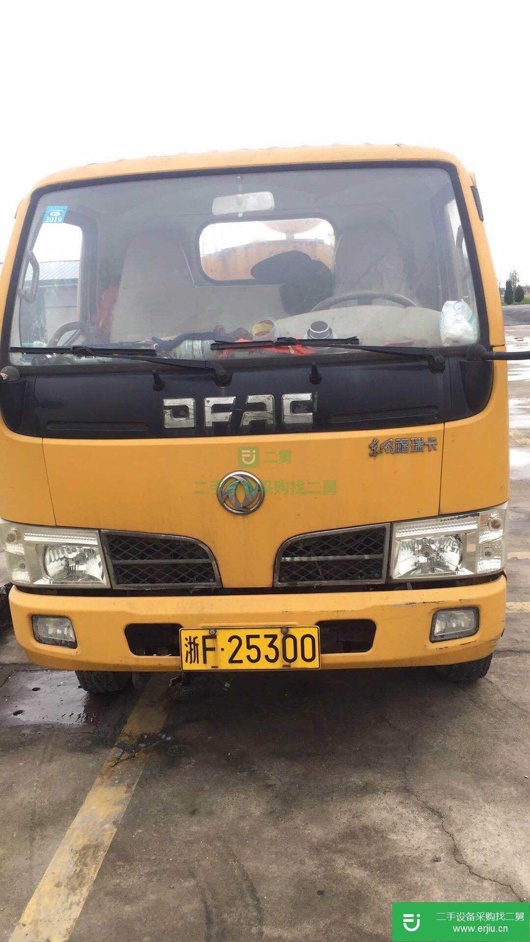 浙江出售二手東風多利卡清洗車