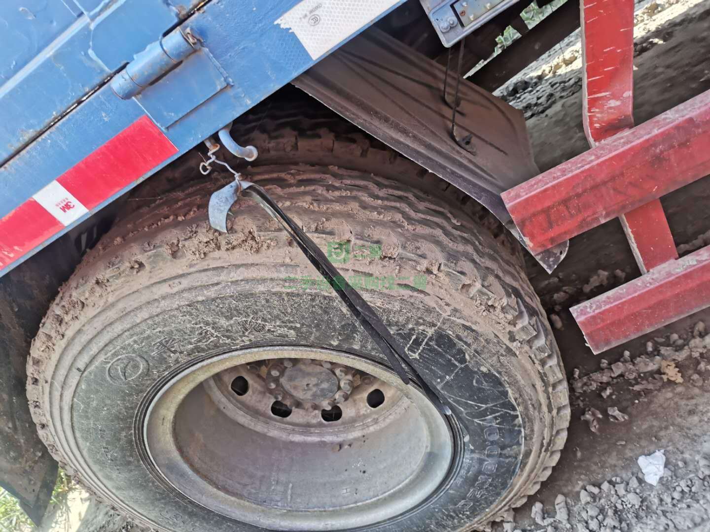 出售解放六缸八速6.8米高欄車半掛出貨車