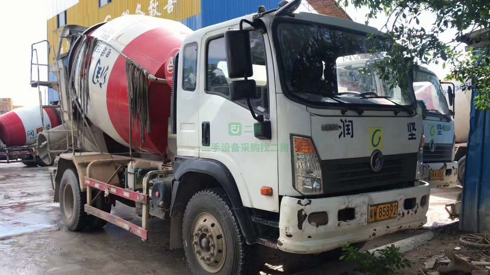出售一臺18年重汽王牌攪拌車， 國五排放八檔