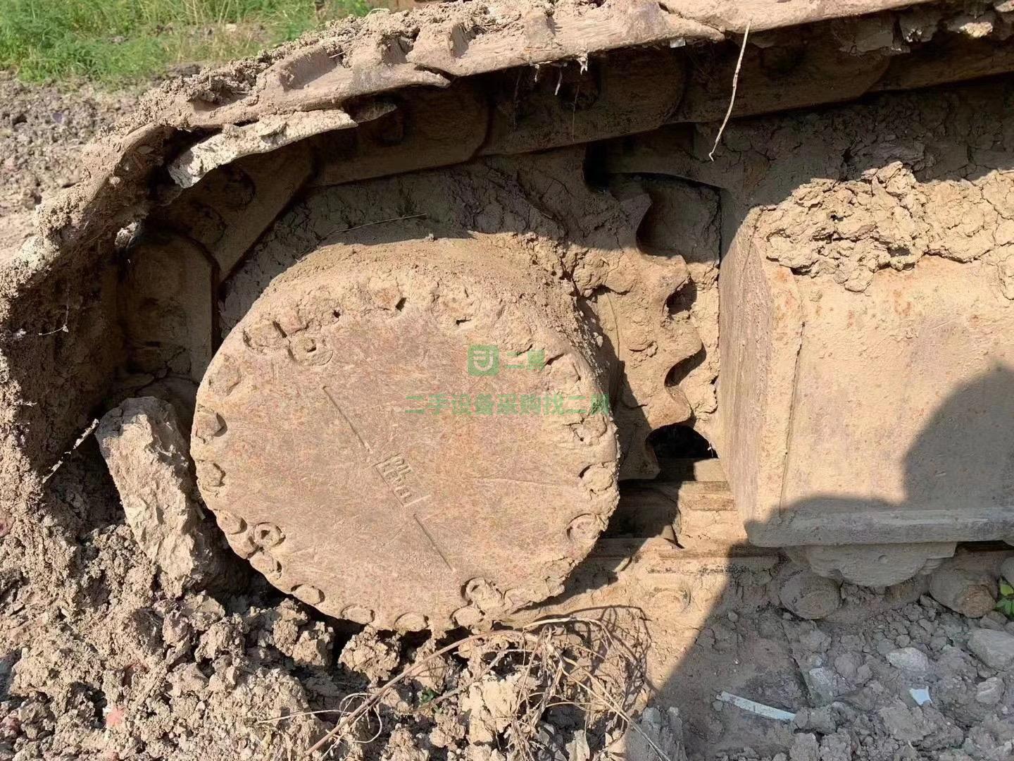 出售一臺精品小松220-7挖掘機況免檢，價格實惠