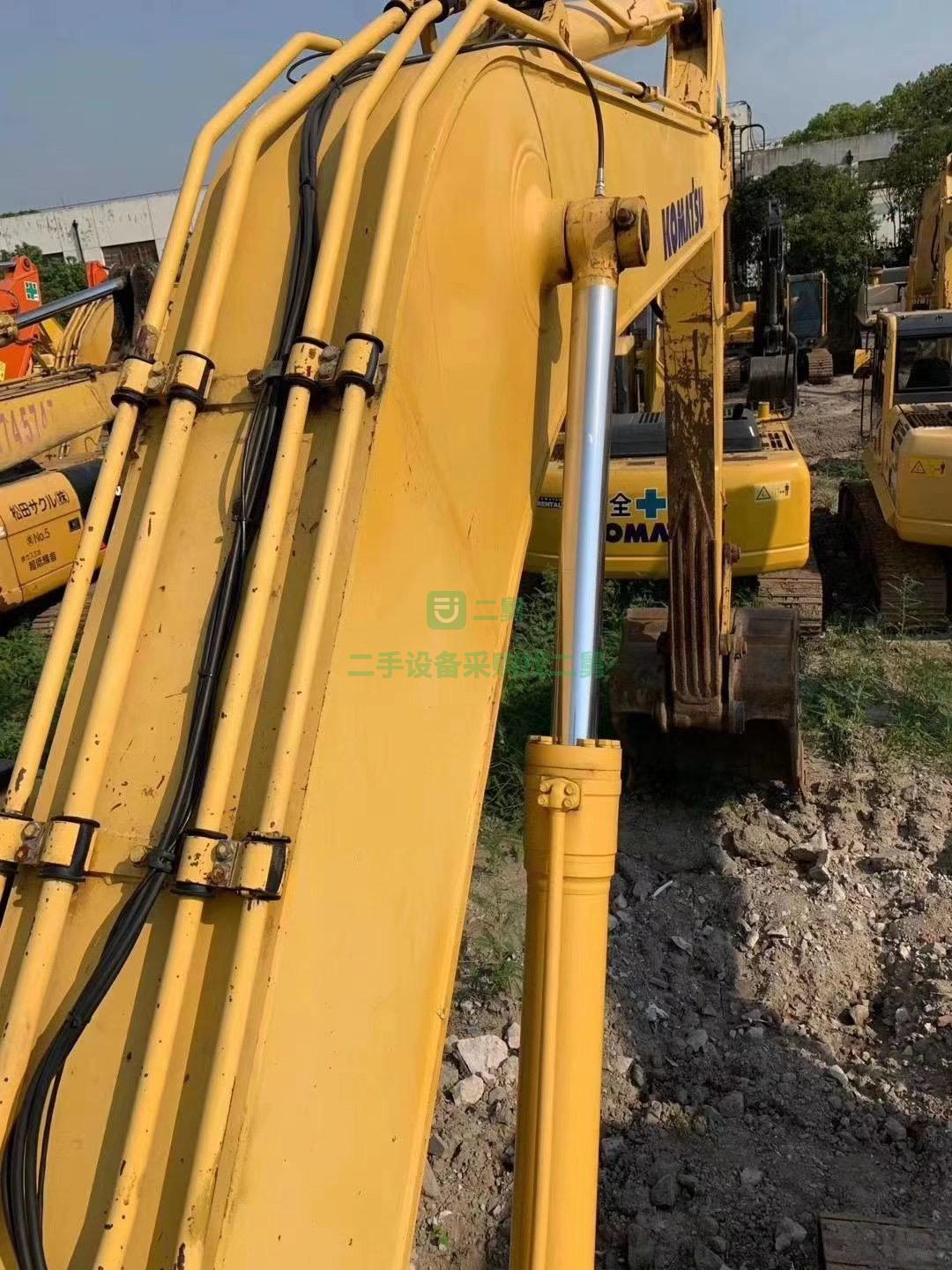 出售一臺精品小松220-7挖掘機況免檢，價格實惠
