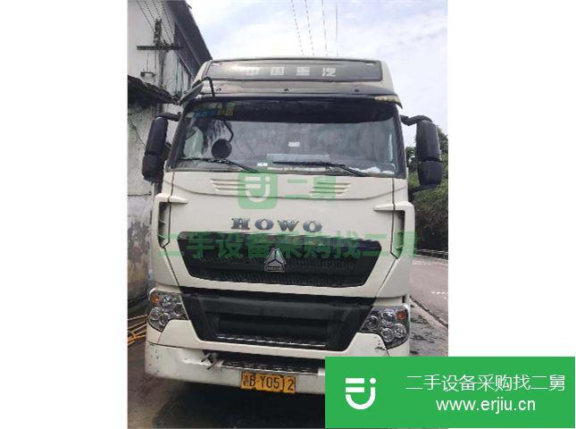 四川出售二手中國重汽豪沃440馬力牽引車