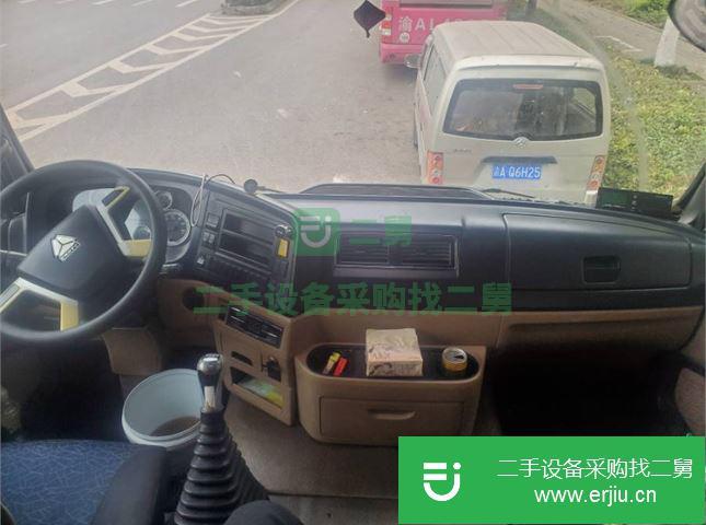 重慶出售二手中國重汽豪沃340馬力前四后八載貨車