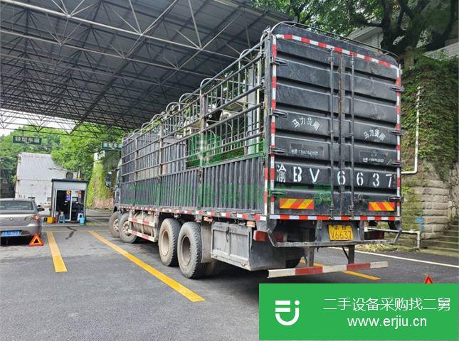 重慶出售二手中國重汽豪沃340馬力前四后八載貨車
