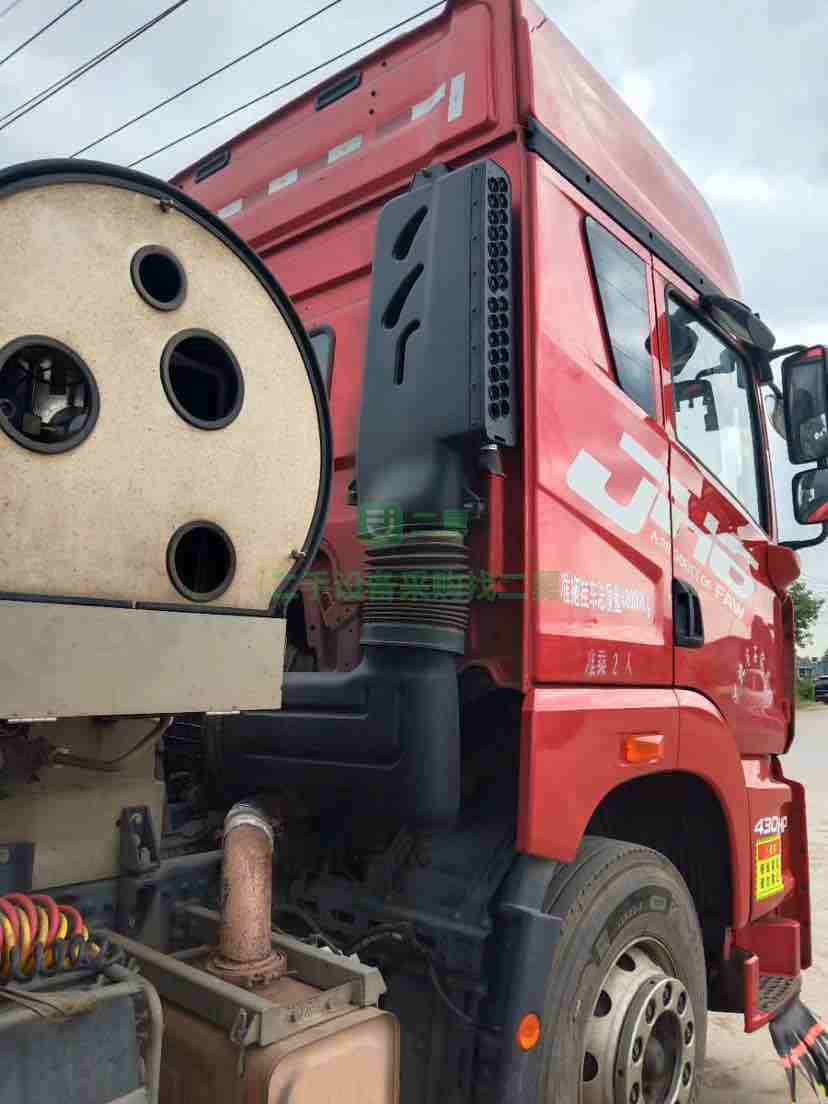 急售19年的解放JH6-430馬力牽引車