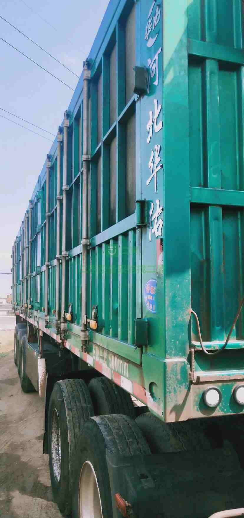 出售一年整解放J6420牽引車，公司剛上的大保險，帶11.5米掛車，富華軸，車況極品，全車三包輪胎