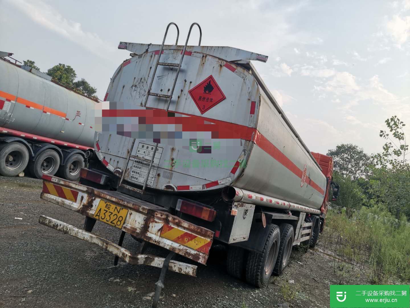 湖北出售二手東風(fēng)天龍油罐車(chē)220馬力