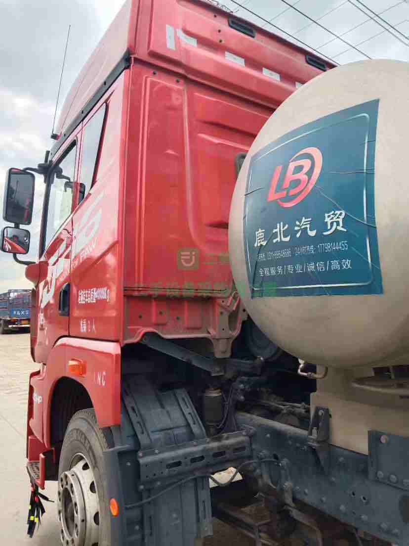 急售19年的解放JH6-430馬力牽引車