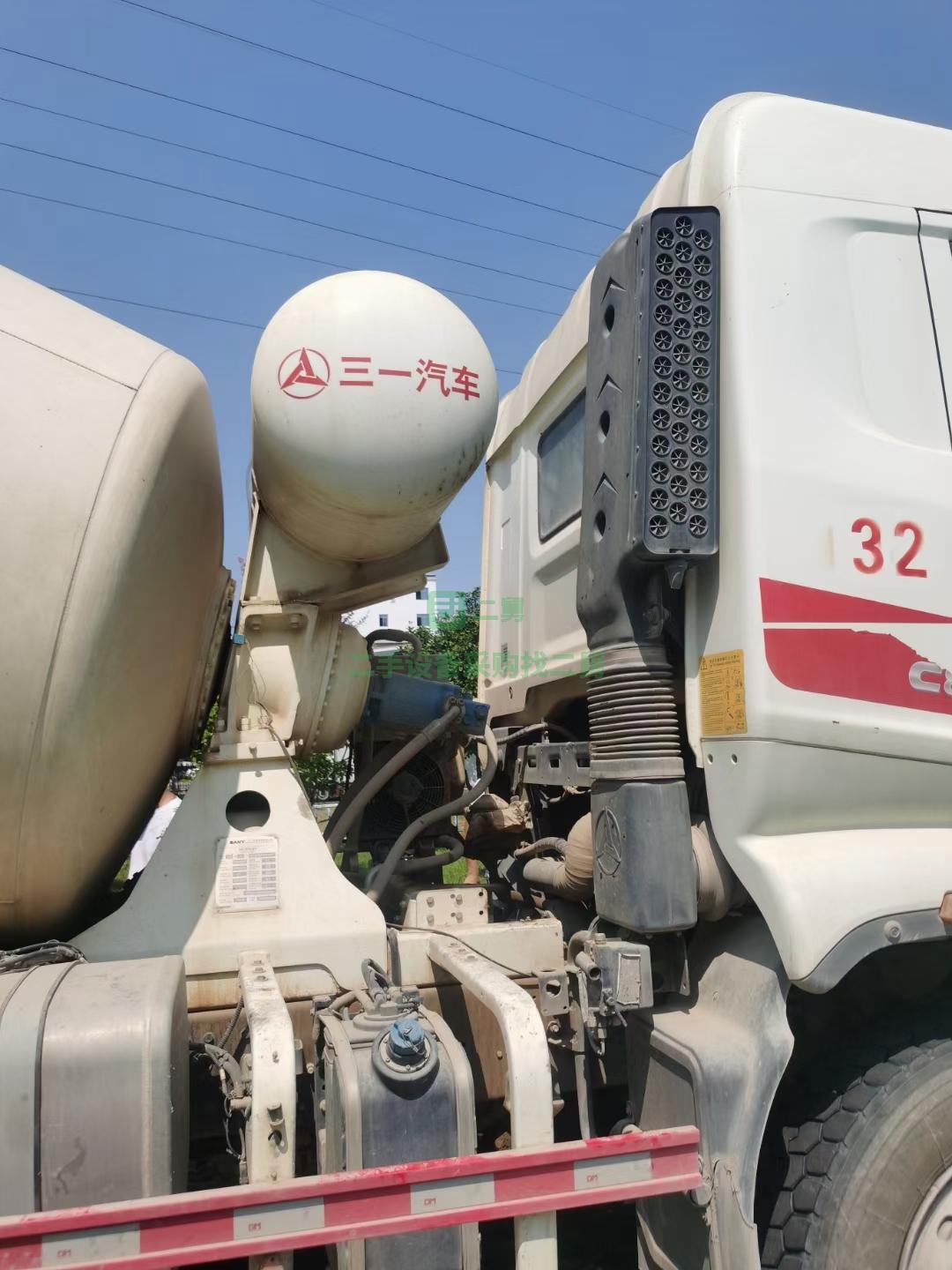 出售一臺17年三一的攪拌車，國五排放量，車況精品12方