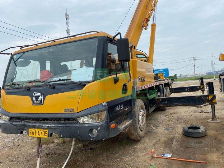出售九成新的12年徐工25K5—1吊車