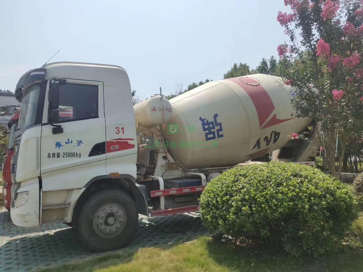 出售一臺17年三一的攪拌車，國五排放量，車況精品12方