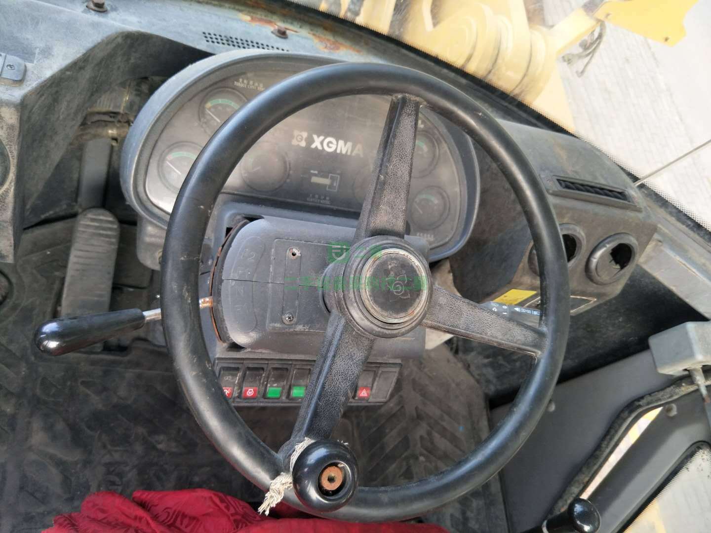 出售一臺正宗14年10出廠的夏工951H發(fā)變原版，不燒機(jī)油不下排氣裝載機(jī)
