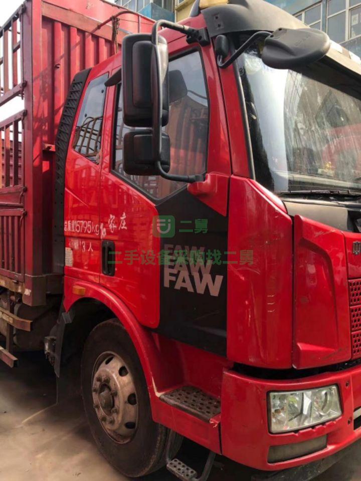 出售15年11月勾六6.8的牽引車。6缸8速180