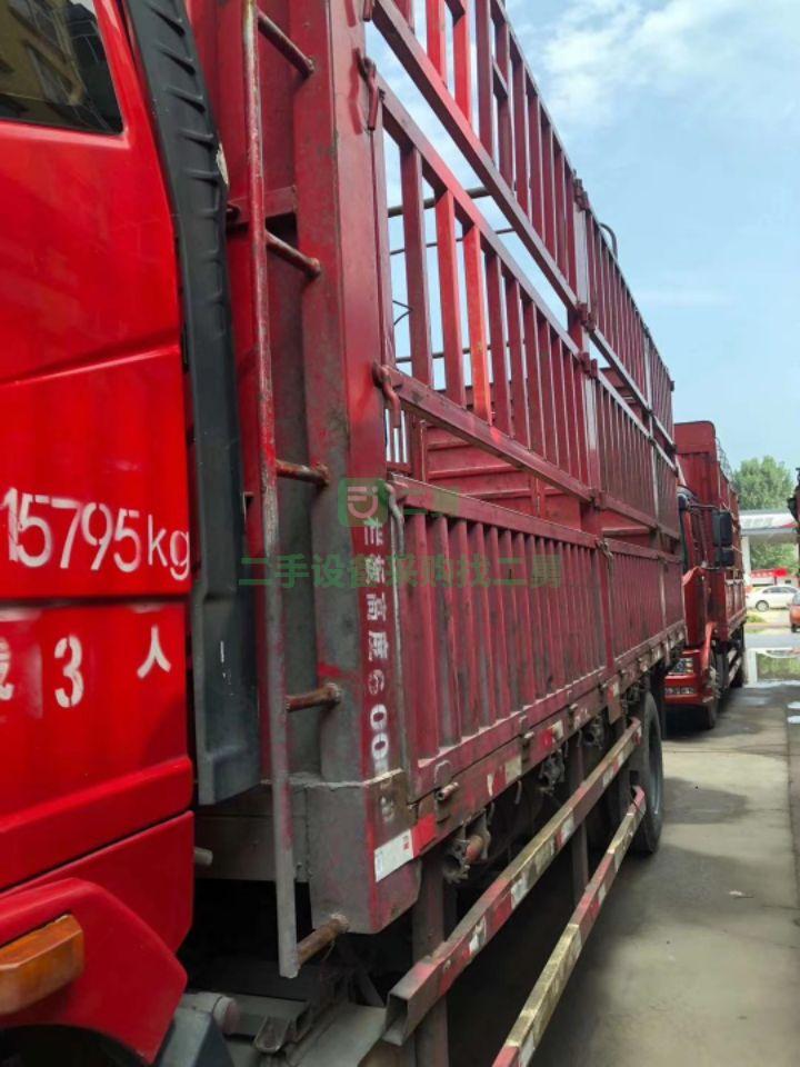 出售15年11月勾六6.8的牽引車。6缸8速180