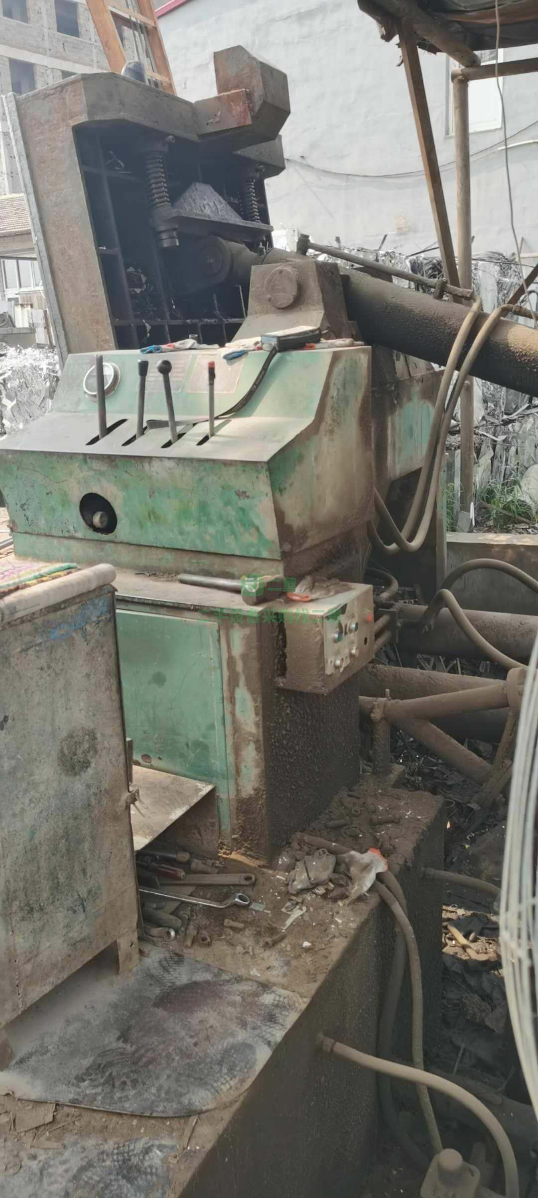 出售一臺江陰250噸打包機，料箱2.2米x1.8米包塊60新機安裝少用