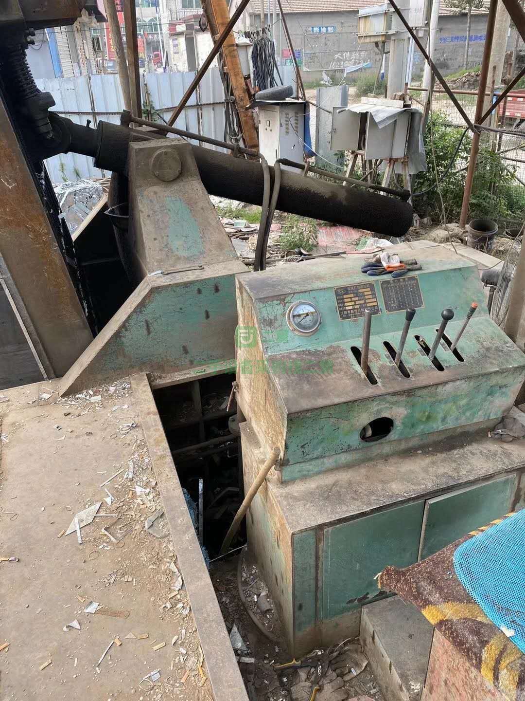 出售一臺江陰250噸打包機，料箱2.2米x1.8米包塊60新機安裝少用