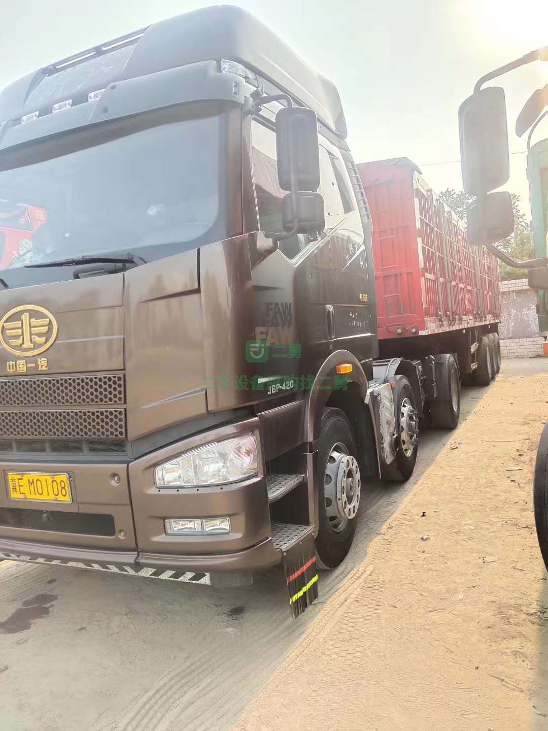 出售一臺(tái)16年7月勾六460前四長途配貨精品車頭牽引車，駐車空調(diào)