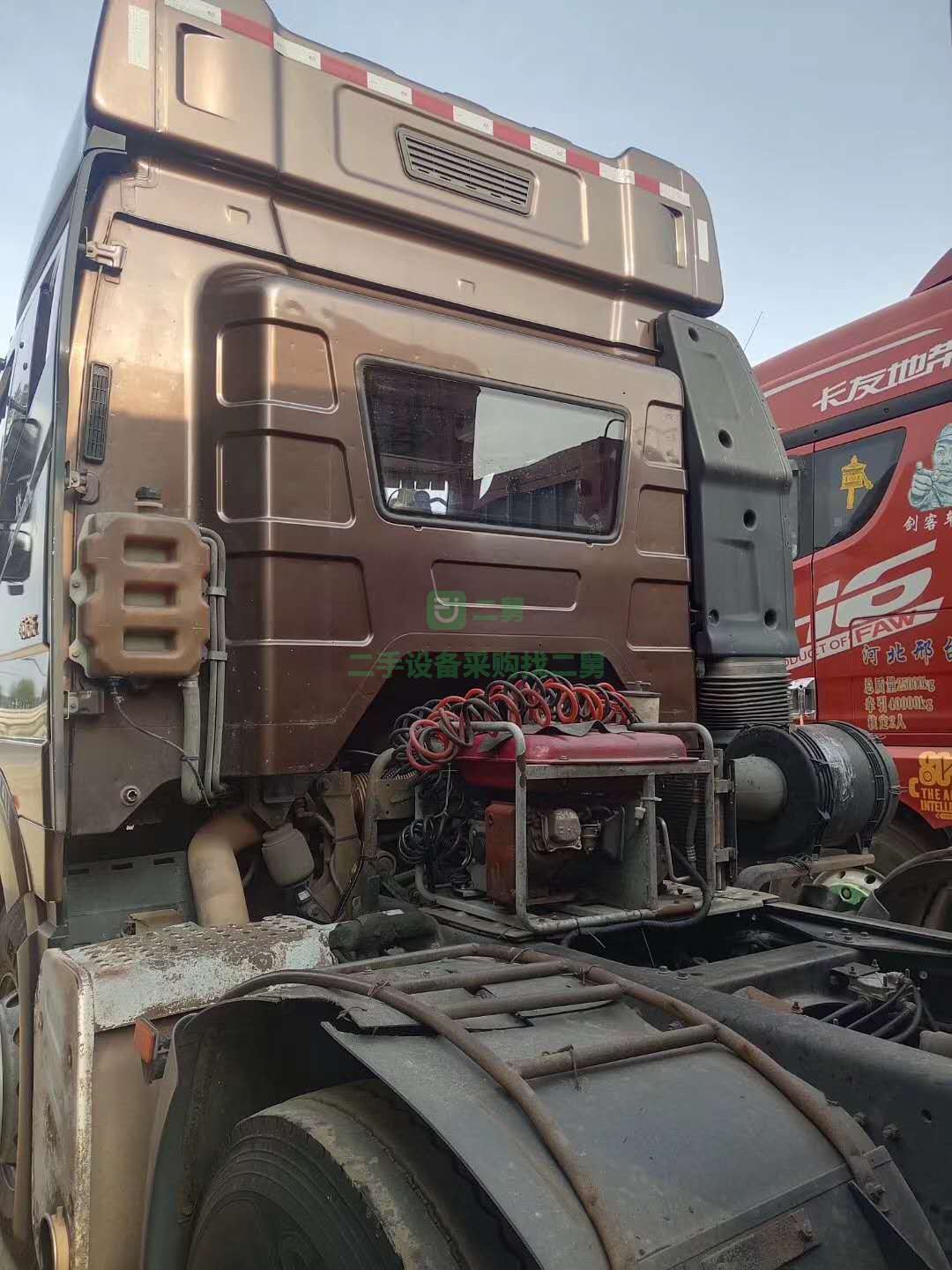 出售一臺(tái)16年7月勾六460前四長途配貨精品車頭牽引車，駐車空調(diào)