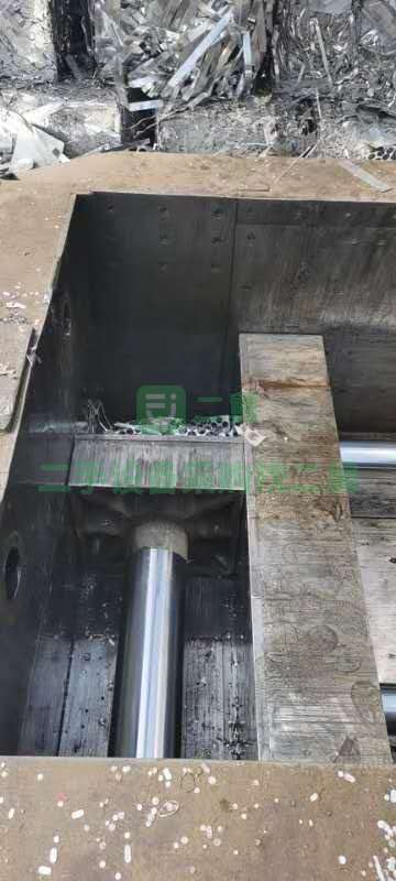 出售一臺江陰250噸打包機，料箱2.2米x1.8米包塊60新機安裝少用