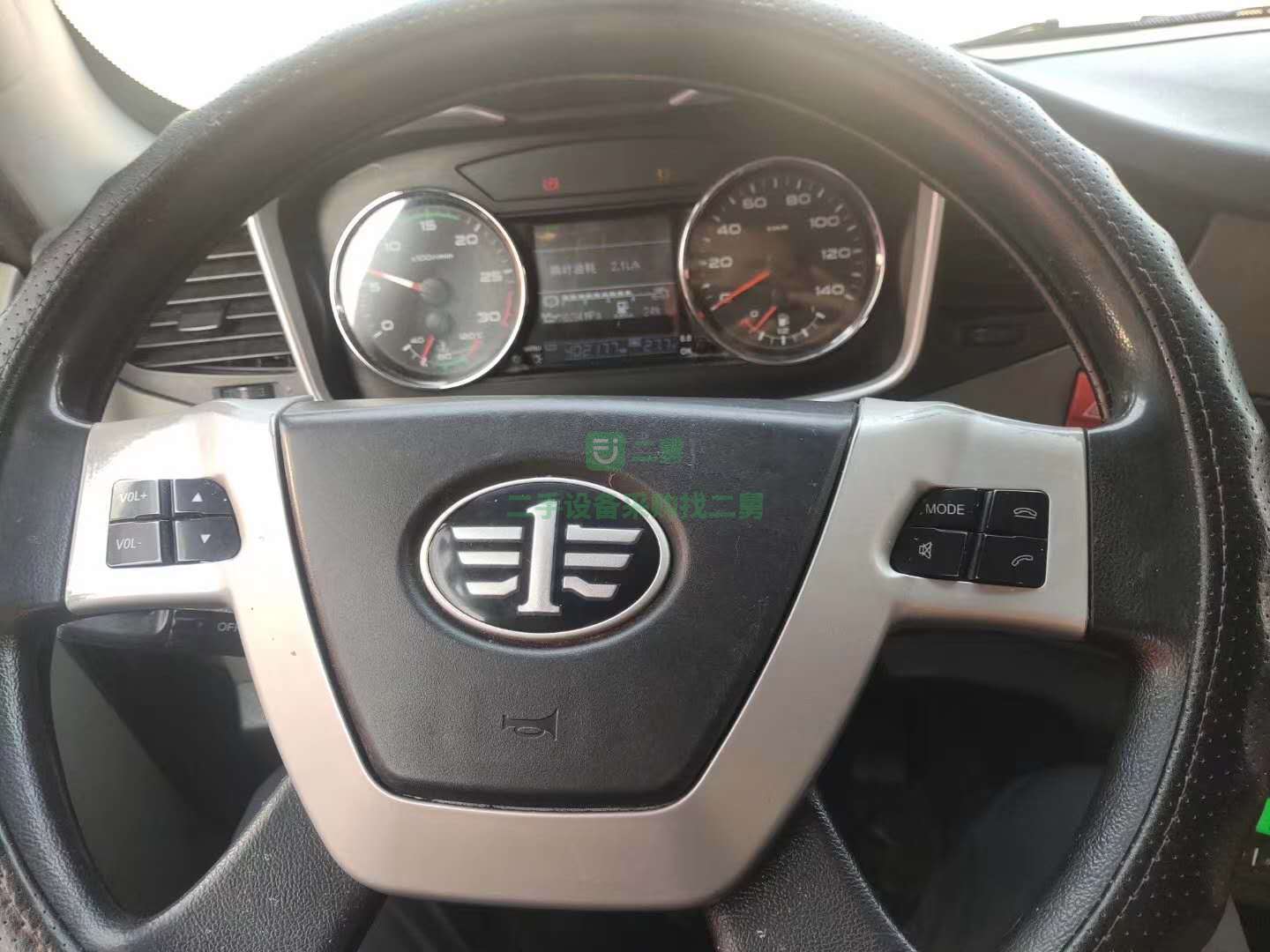 出售一臺(tái)16年7月勾六460前四長途配貨精品車頭牽引車，駐車空調(diào)